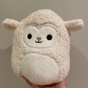 Cracker Barrel Fluffy Sophie Lamb Squishmallow